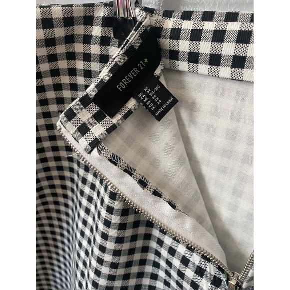 Black and White Checkered Skirt - Picture 2 of 3